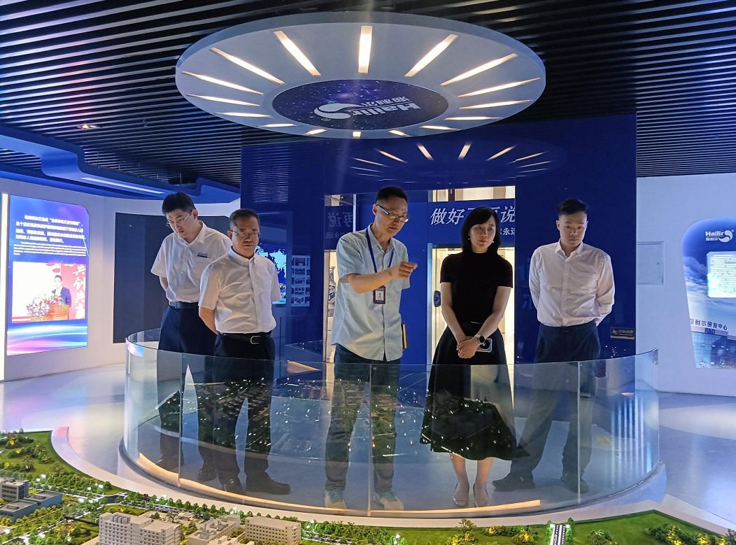 光大银行访问团一行到yl23455永利官网参观洽谈  